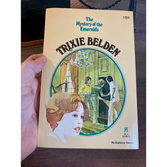 Vintage 70s Set of 5 Paperback Trixie Belden Mysteries #6, #7, #9, #14, and #25 - Picture 8 of 13